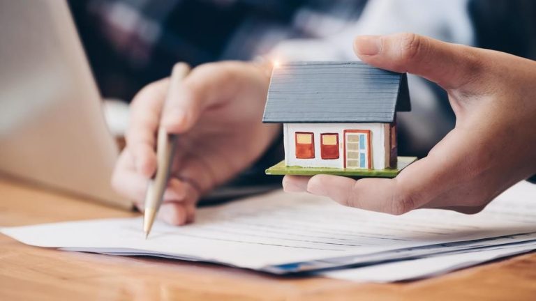 Discover the Ultimate House Buying Guide for Women
