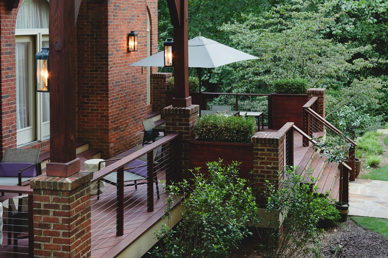 https://aghighqualityconstruction.com/how-much-does-a-new-vinyl-deck-cost-in-westchester-ny/